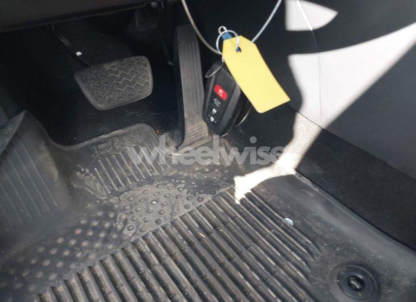 Photo 11 of 2019 Toyota Rav4 XLE (VIN JTMP1RFV0KD524246)