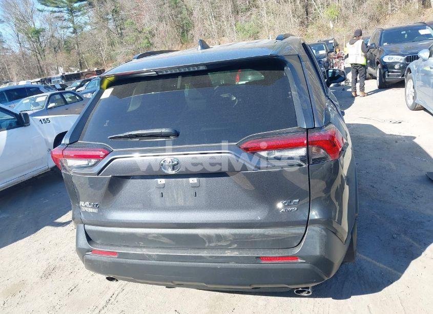 Photo 16 of 2019 Toyota Rav4 XLE (VIN JTMP1RFV0KD524246)