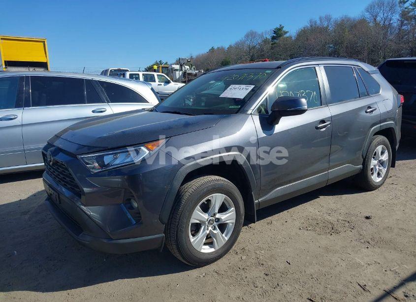 Photo 2 of 2019 Toyota Rav4 XLE (VIN JTMP1RFV0KD524246)