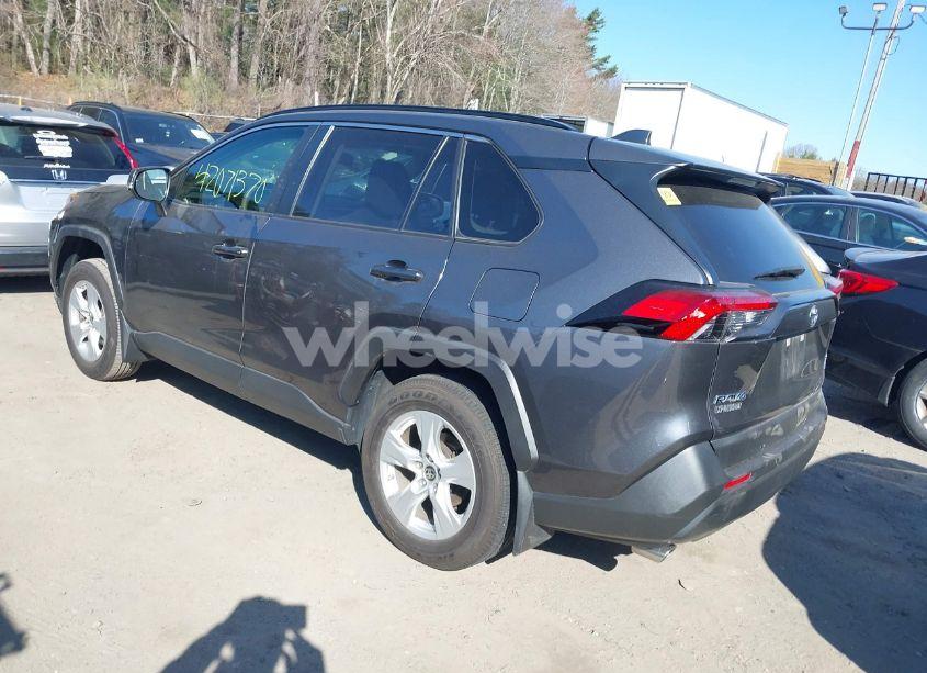 Photo 3 of 2019 Toyota Rav4 XLE (VIN JTMP1RFV0KD524246)