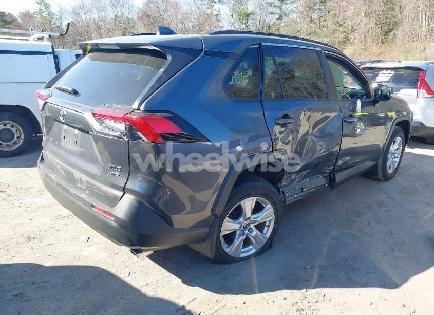 Photo 4 of 2019 Toyota Rav4 XLE (VIN JTMP1RFV0KD524246)