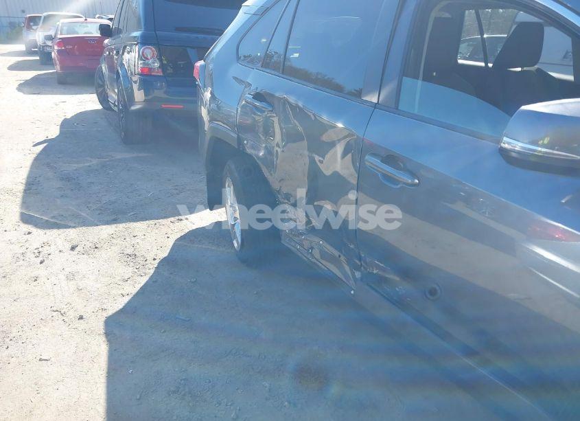 Photo 6 of 2019 Toyota Rav4 XLE (VIN JTMP1RFV0KD524246)