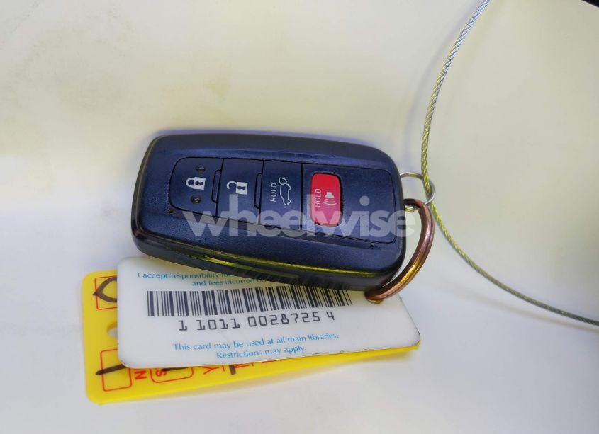 Photo 11 of 2019 Toyota Rav4 XLE (VIN JTMP1RFV0KJ004470)