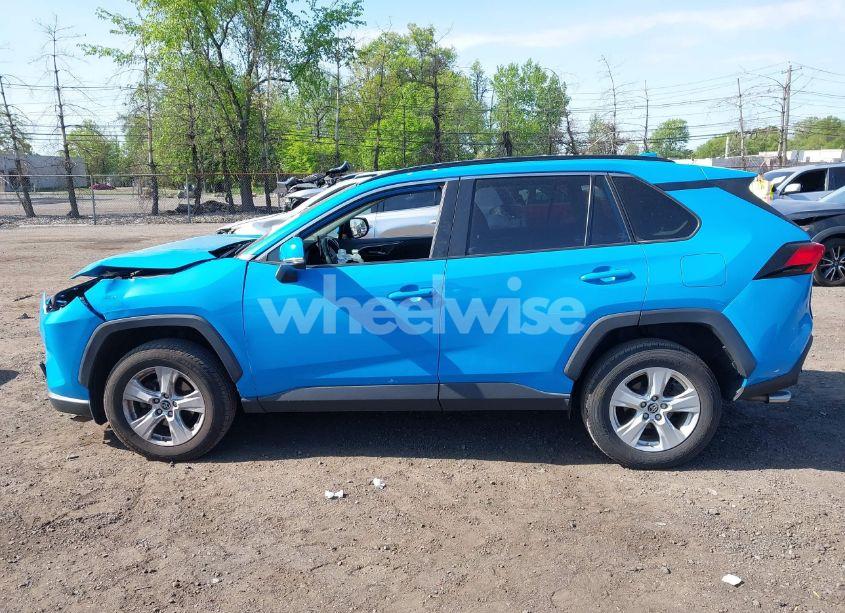 Photo 14 of 2019 Toyota Rav4 XLE (VIN JTMP1RFV0KJ004470)