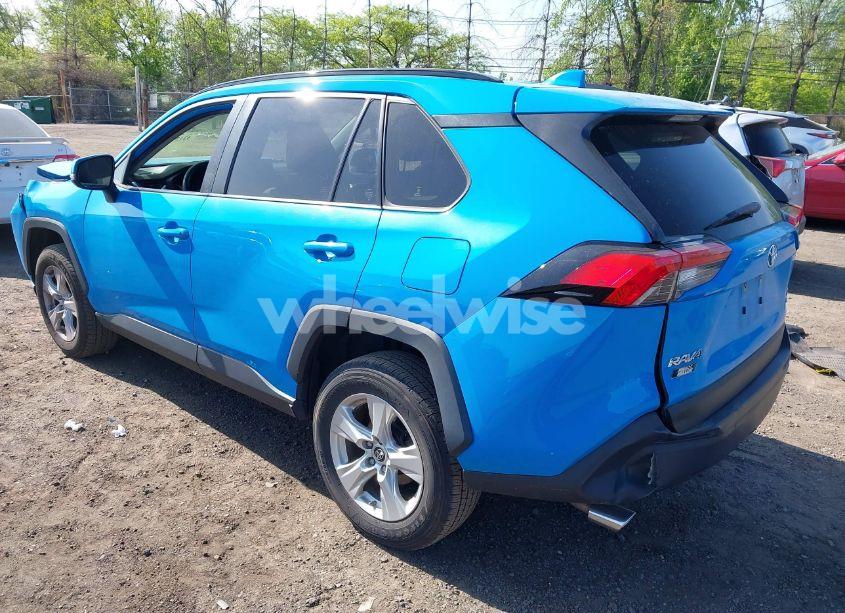 Photo 3 of 2019 Toyota Rav4 XLE (VIN JTMP1RFV0KJ004470)