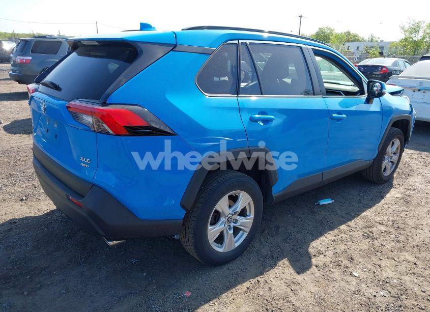 Photo 4 of 2019 Toyota Rav4 XLE (VIN JTMP1RFV0KJ004470)