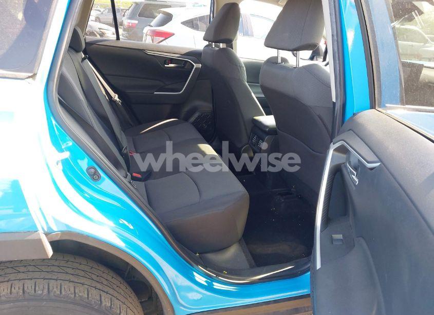 Photo 8 of 2019 Toyota Rav4 XLE (VIN JTMP1RFV0KJ004470)