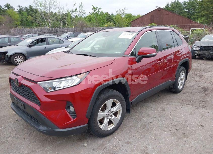Photo 2 of 2020 Toyota Rav4 XLE (VIN JTMP1RFV0LD529822)