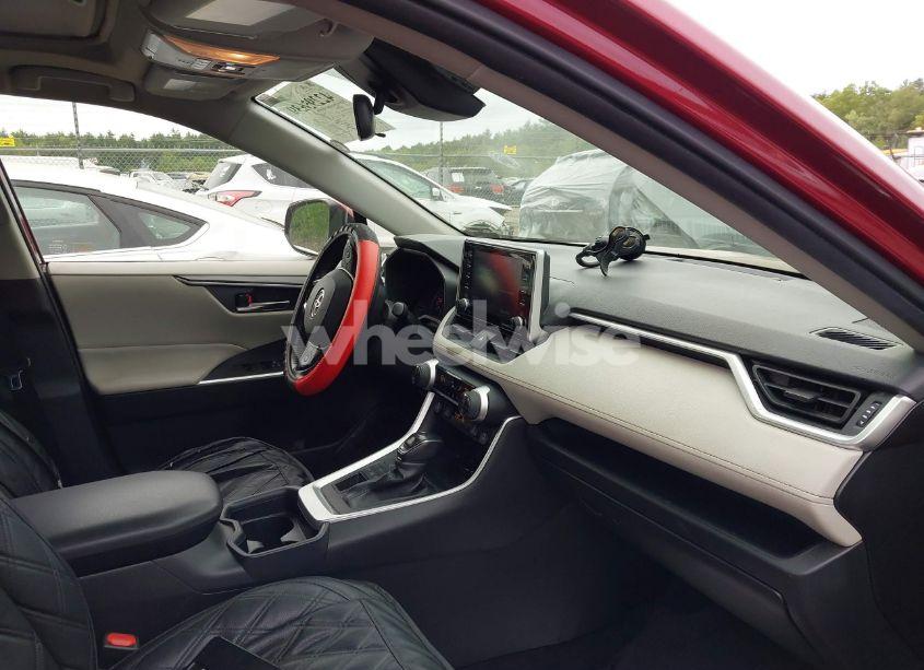 Photo 5 of 2020 Toyota Rav4 XLE (VIN JTMP1RFV0LD529822)