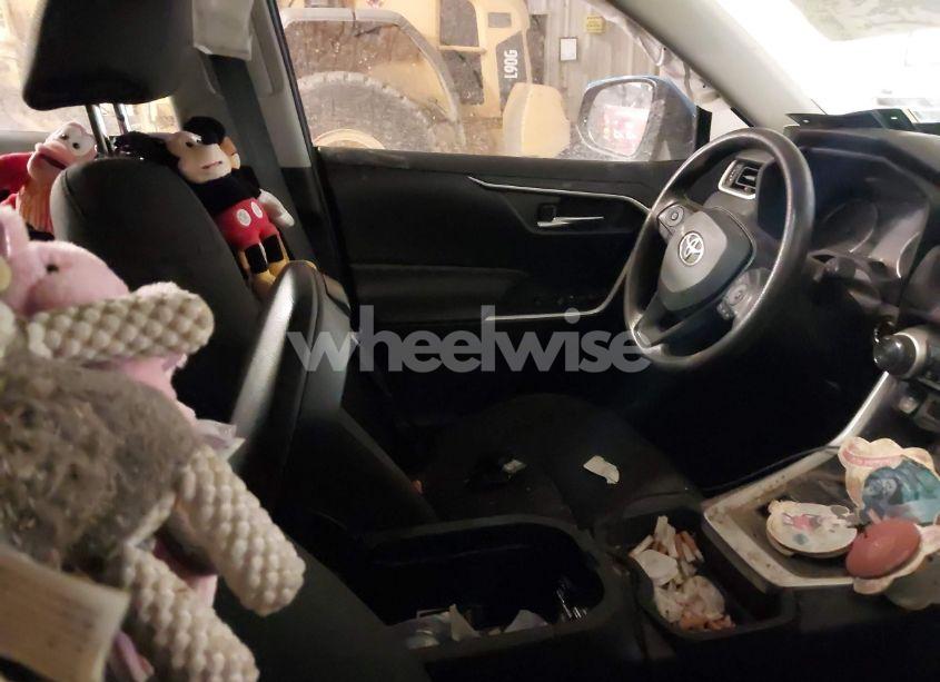 Photo 5 of 2019 Toyota Rav4 XLE/XLE PREMIUM (VIN JTMP1RFV1KD030090)