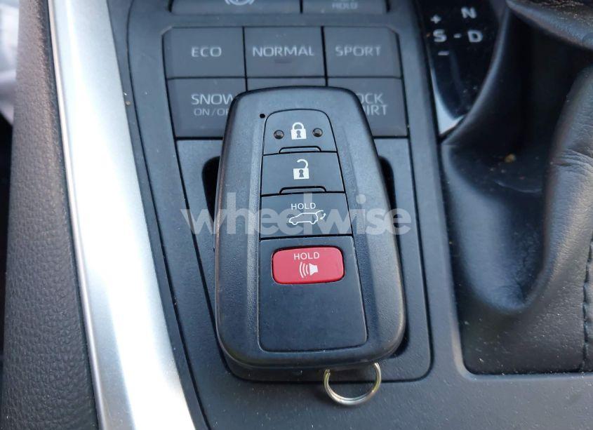 Photo 11 of 2019 Toyota Rav4 XLE (VIN JTMP1RFV1KD521730)