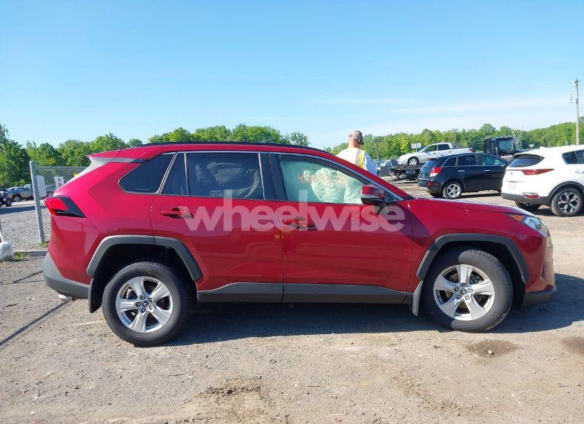 Photo 13 of 2019 Toyota Rav4 XLE (VIN JTMP1RFV1KD521730)