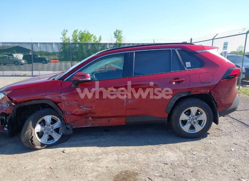 Photo 14 of 2019 Toyota Rav4 XLE (VIN JTMP1RFV1KD521730)