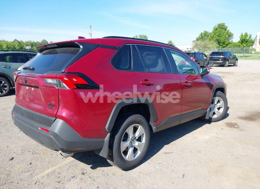 Photo 4 of 2019 Toyota Rav4 XLE (VIN JTMP1RFV1KD521730)