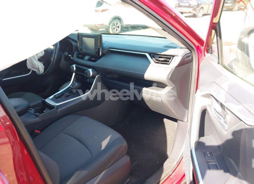 Photo 5 of 2019 Toyota Rav4 XLE (VIN JTMP1RFV1KD521730)