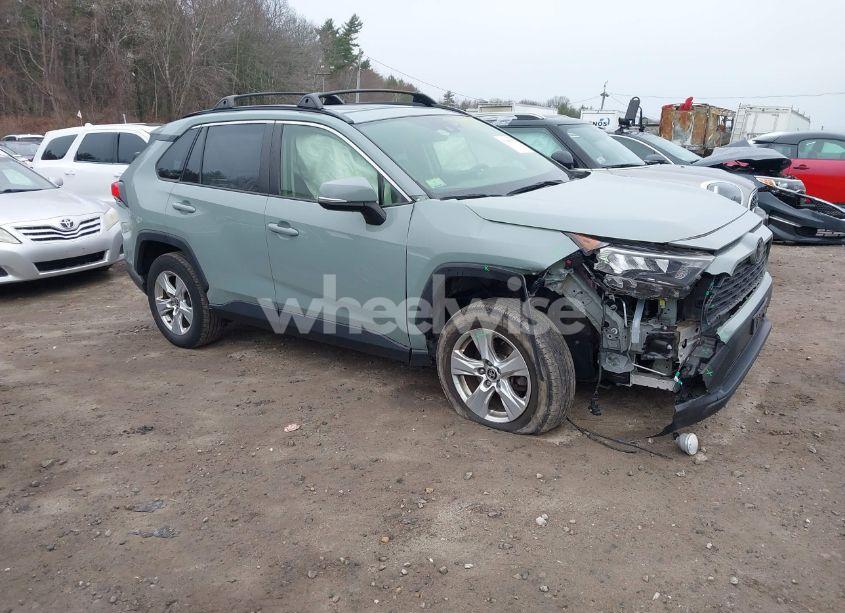2020 Toyota Rav4 XLE (VIN JTMP1RFV2LD529515) main photo
