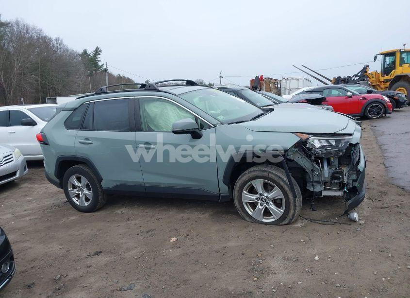 Photo 13 of 2020 Toyota Rav4 XLE (VIN JTMP1RFV2LD529515)