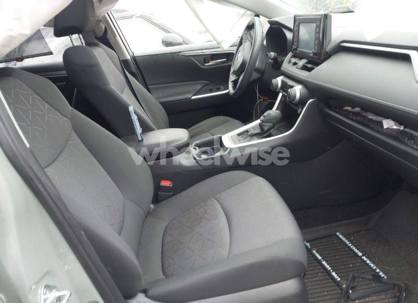 Photo 5 of 2020 Toyota Rav4 XLE (VIN JTMP1RFV2LD529515)