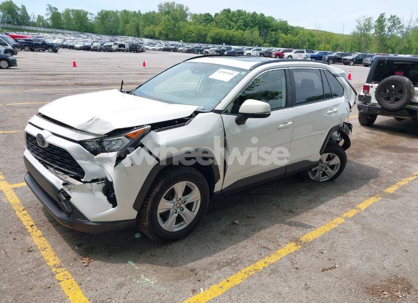 Photo 2 of 2019 Toyota Rav4 XLE (VIN JTMP1RFV3KD046162)