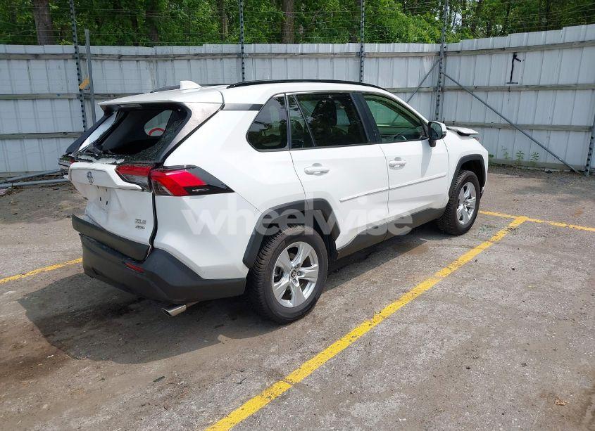 Photo 4 of 2019 Toyota Rav4 XLE (VIN JTMP1RFV3KD046162)
