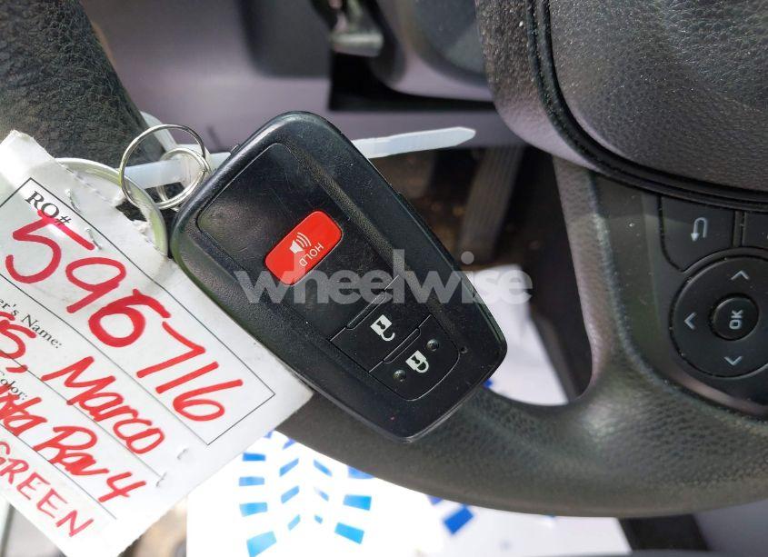 Photo 11 of 2019 Toyota Rav4 XLE (VIN JTMP1RFV3KJ015267)