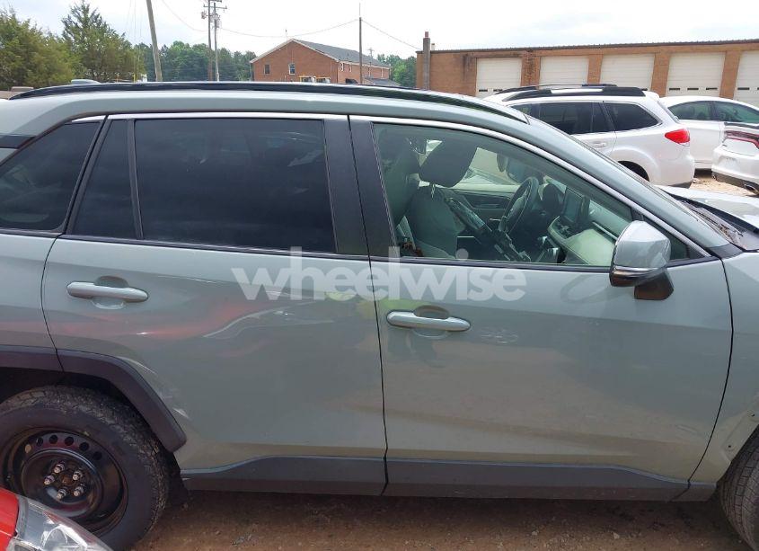 Photo 13 of 2019 Toyota Rav4 XLE (VIN JTMP1RFV3KJ015267)