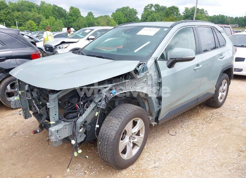 Photo 2 of 2019 Toyota Rav4 XLE (VIN JTMP1RFV3KJ015267)