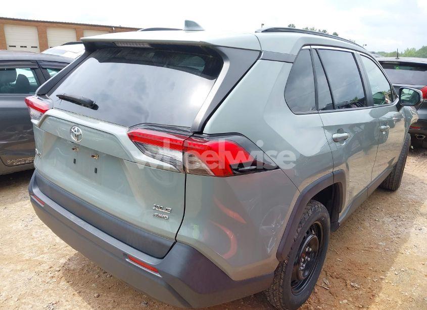 Photo 4 of 2019 Toyota Rav4 XLE (VIN JTMP1RFV3KJ015267)