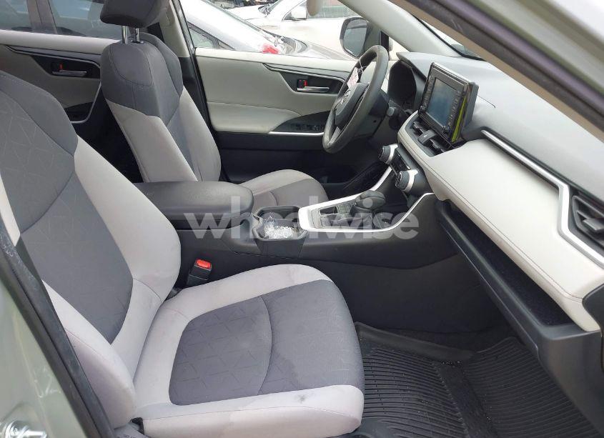 Photo 5 of 2019 Toyota Rav4 XLE (VIN JTMP1RFV3KJ015267)