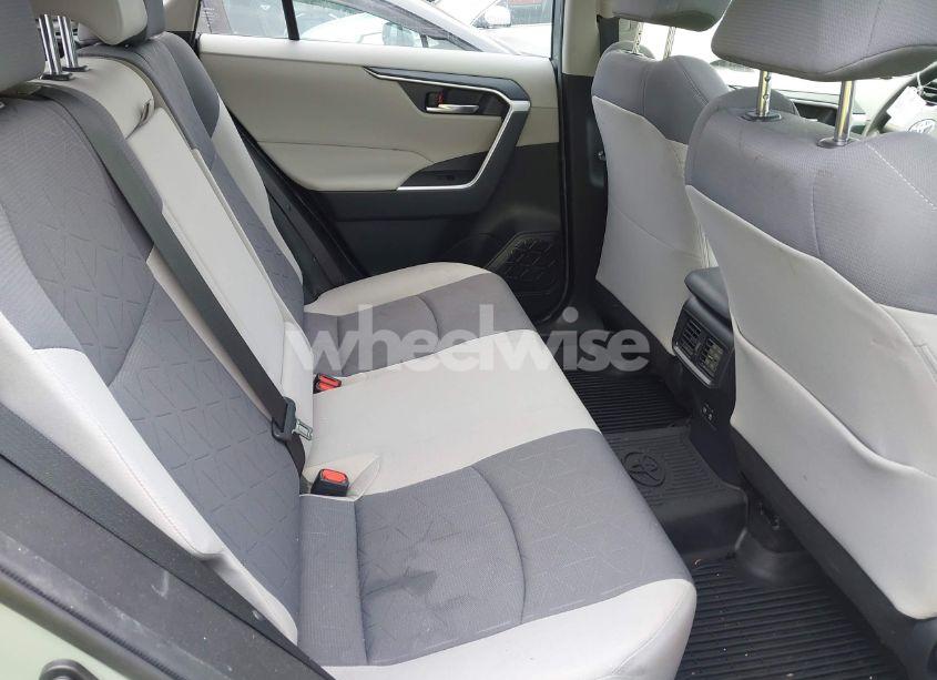 Photo 8 of 2019 Toyota Rav4 XLE (VIN JTMP1RFV3KJ015267)
