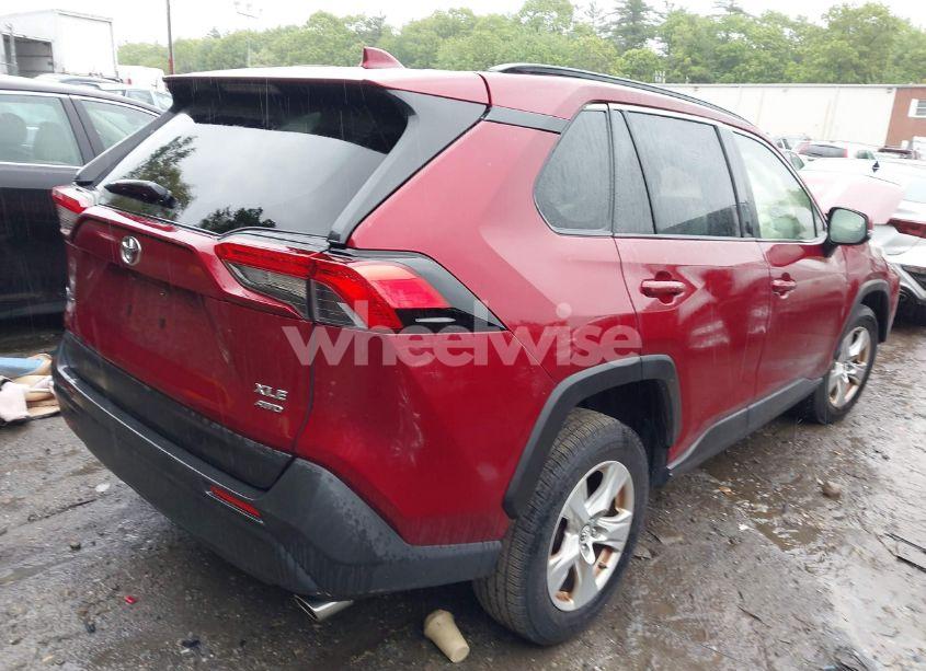 Photo 4 of 2019 Toyota Rav4 XLE (VIN JTMP1RFV7KD516029)