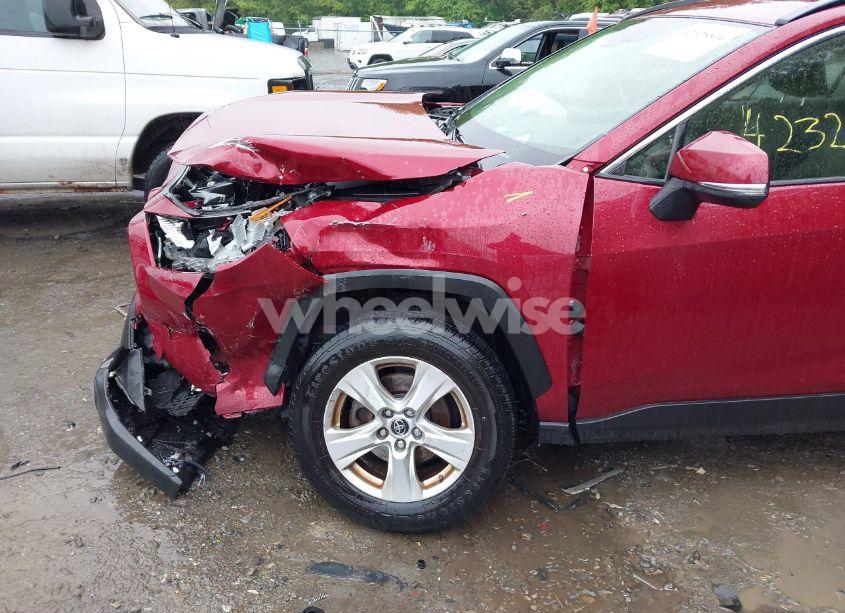 Photo 6 of 2019 Toyota Rav4 XLE (VIN JTMP1RFV7KD516029)