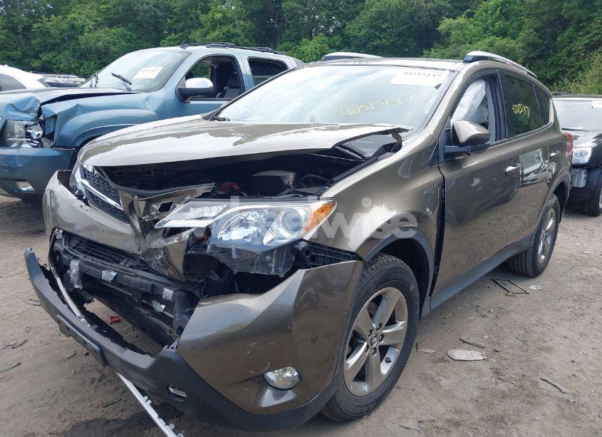 Photo 2 of 2015 Toyota Rav4 XLE (VIN JTMRFREV0FD125158)