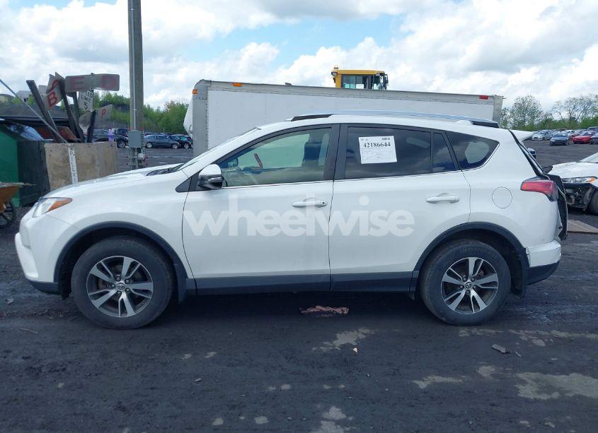 Photo 14 of 2016 Toyota Rav4 XLE (VIN JTMRFREV0GJ104376)