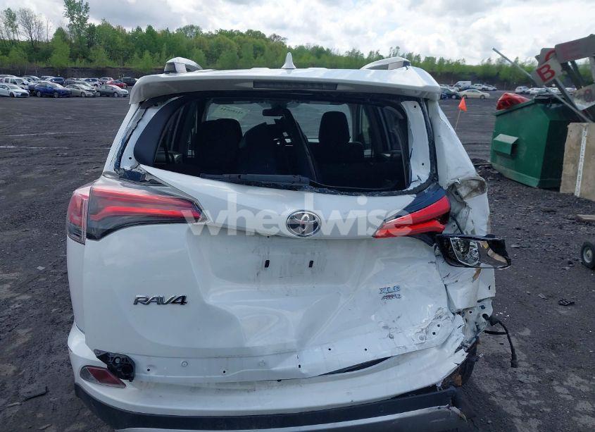 Photo 16 of 2016 Toyota Rav4 XLE (VIN JTMRFREV0GJ104376)