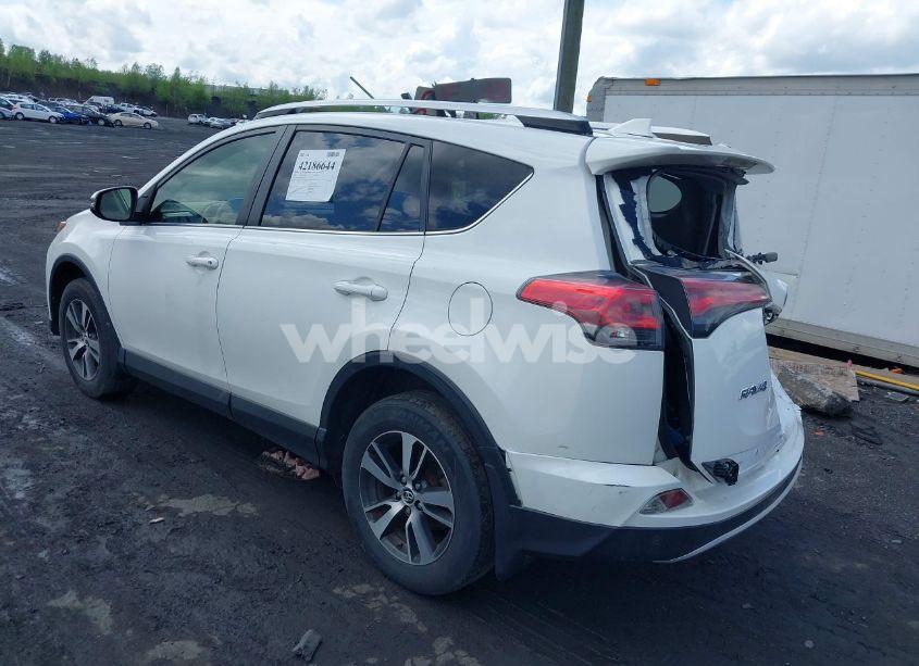 Photo 3 of 2016 Toyota Rav4 XLE (VIN JTMRFREV0GJ104376)