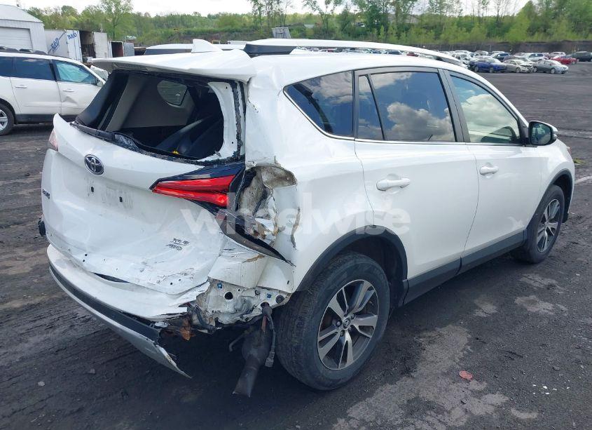 Photo 4 of 2016 Toyota Rav4 XLE (VIN JTMRFREV0GJ104376)