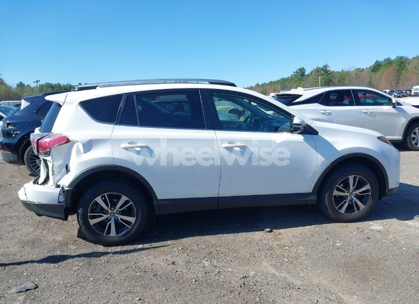 Photo 13 of 2017 Toyota Rav4 XLE (VIN JTMRFREV1HJ119678)