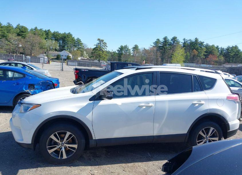 Photo 14 of 2017 Toyota Rav4 XLE (VIN JTMRFREV1HJ119678)