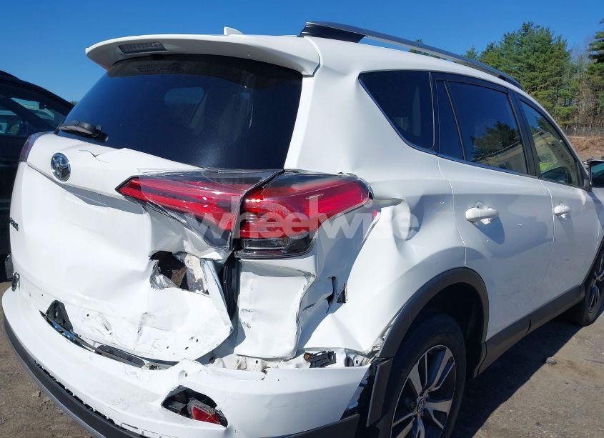 Photo 6 of 2017 Toyota Rav4 XLE (VIN JTMRFREV1HJ119678)