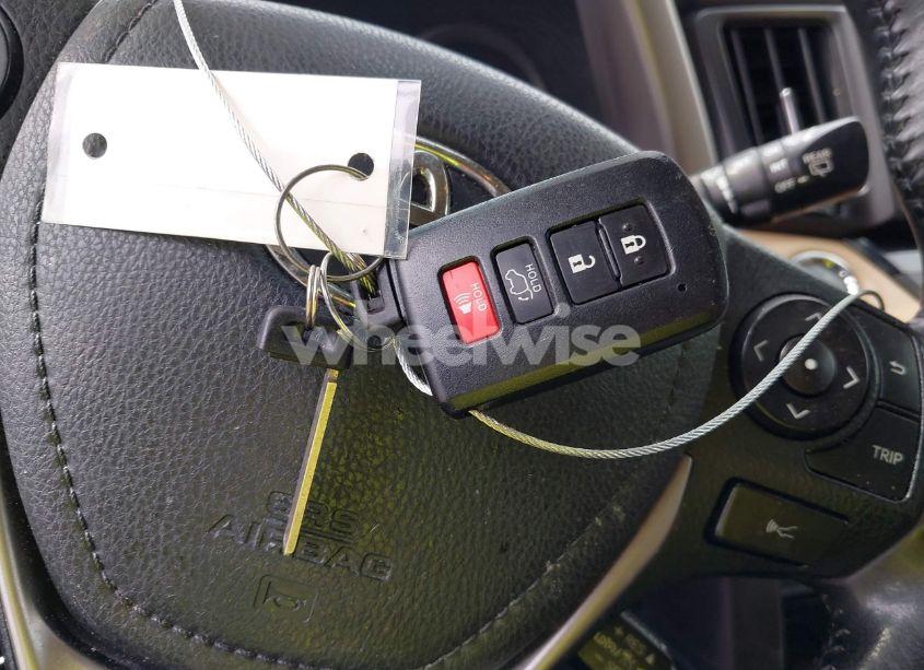 Photo 11 of 2018 Toyota Rav4 XLE (VIN JTMRFREV1JD222023)