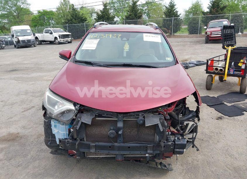 Photo 13 of 2018 Toyota Rav4 XLE (VIN JTMRFREV1JD222023)