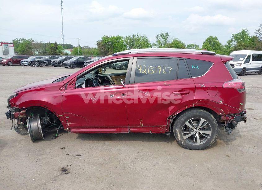 Photo 15 of 2018 Toyota Rav4 XLE (VIN JTMRFREV1JD222023)