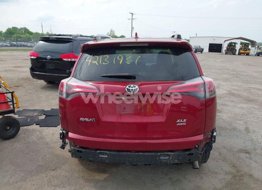 Photo 17 of 2018 Toyota Rav4 XLE (VIN JTMRFREV1JD222023)