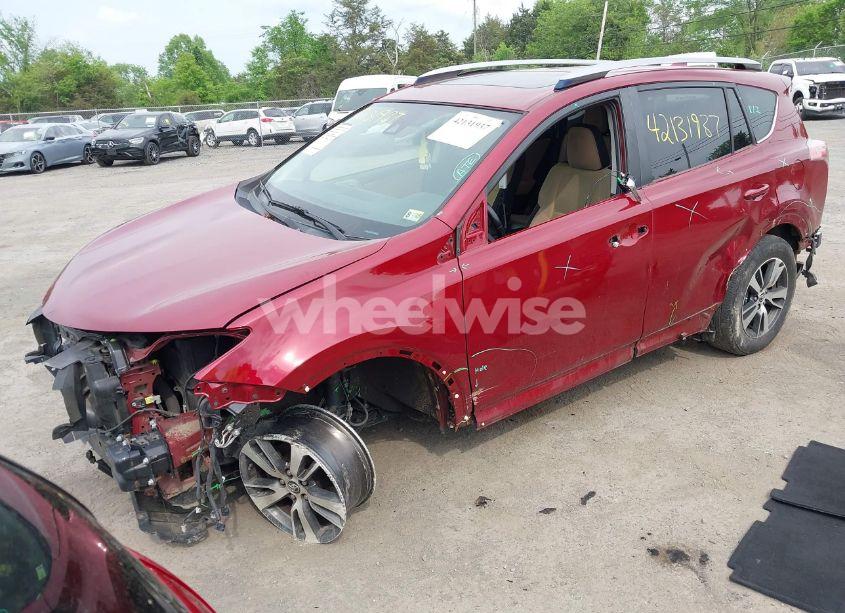 Photo 2 of 2018 Toyota Rav4 XLE (VIN JTMRFREV1JD222023)