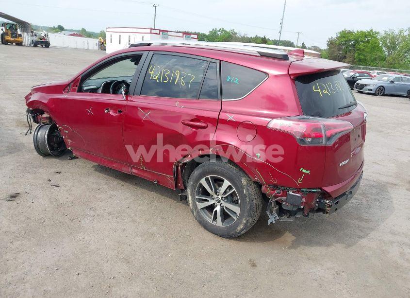 Photo 3 of 2018 Toyota Rav4 XLE (VIN JTMRFREV1JD222023)