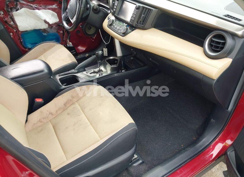 Photo 5 of 2018 Toyota Rav4 XLE (VIN JTMRFREV1JD222023)