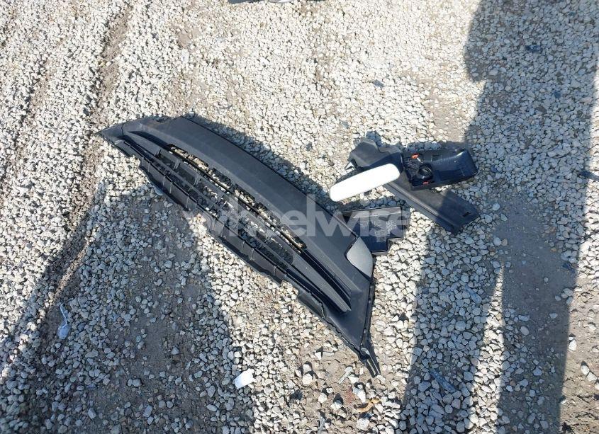 Photo 12 of 2018 Toyota Rav4 XLE (VIN JTMRFREV1JJ180499)