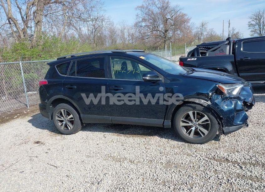 Photo 14 of 2018 Toyota Rav4 XLE (VIN JTMRFREV1JJ180499)