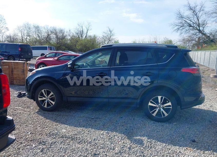 Photo 15 of 2018 Toyota Rav4 XLE (VIN JTMRFREV1JJ180499)